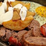 Zakaj bi morali jesti kot gurman in ne kot tovornjakar: umetnost počasnega prehranjevanja, ki spremeni vse zakaj-bi-morali-jesti-kot-gurman-in-ne-kot-tovornjakar.jpg